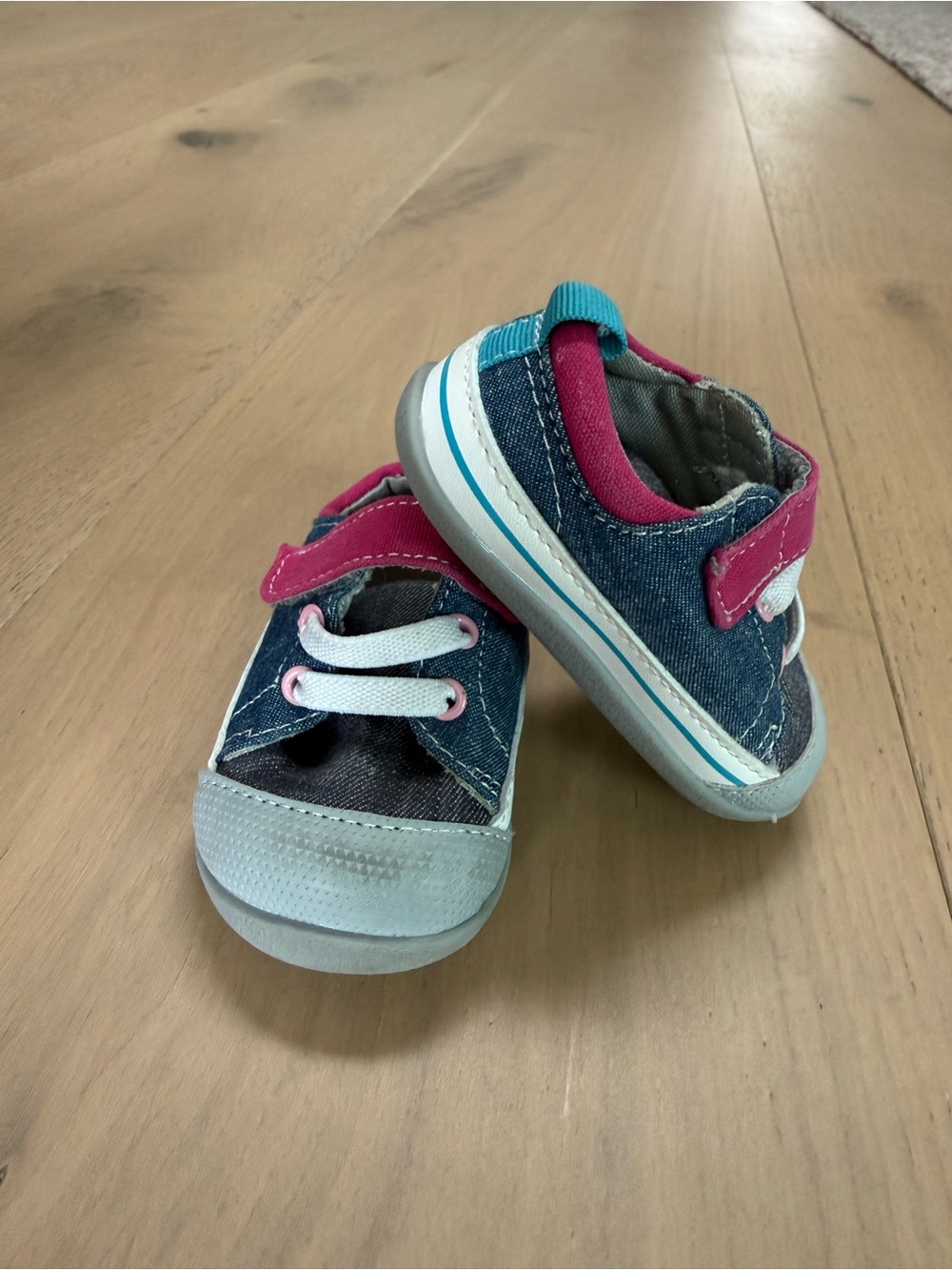 See Kai Run Stevie Shoes Denim and Pink Size 3.5c - Picture 2 of 3